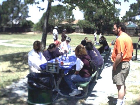 Den 2 enjoying lunch