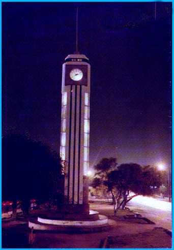 Reloj frente al Liceo