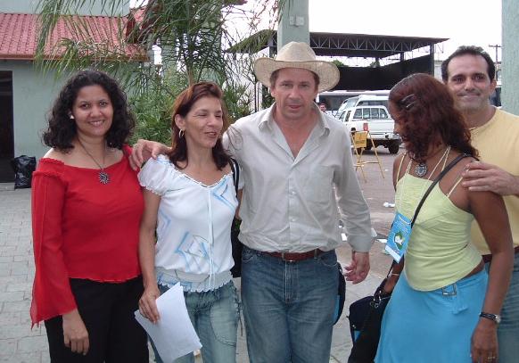 Professora Regina e o governador Ivo Cassol, ladeados pelos professores Roselyr (� esquerda) e Clecida e Marco Aur�lio (� direita da foto)