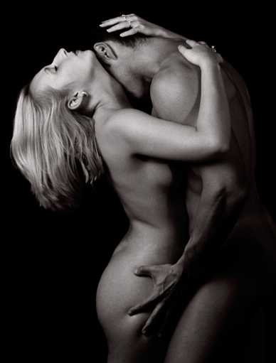 Tus pezones...
suavemente
morder�a
para saborear
de tu miel.