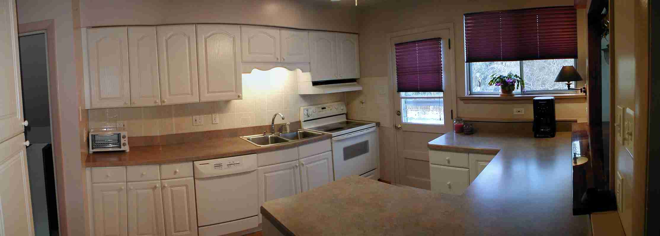 Click here to see kitchen still photos