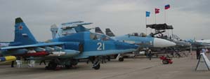 Exposiciones de bur&oacute; dise&ntilde;ador "Sukhoy". Aviones de caza.