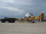 Despu&eacute;s de vuelo demostrativo el avi&oacute;n MiG regresa a su puesto de exposici&oacute;n.