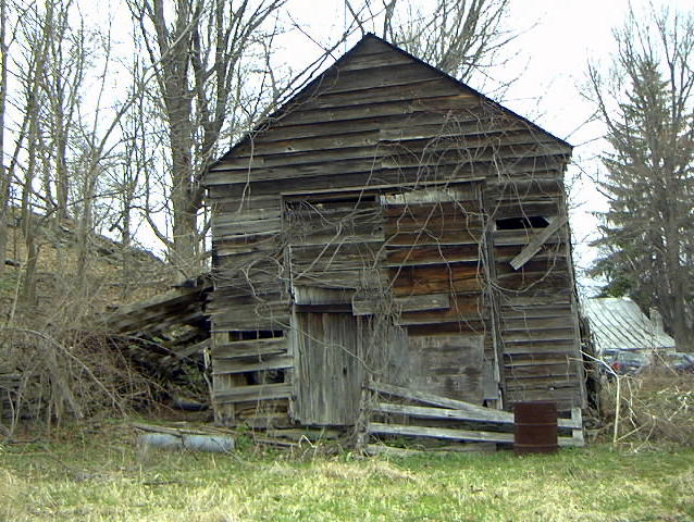 Barnrear.jpg (96537 bytes)