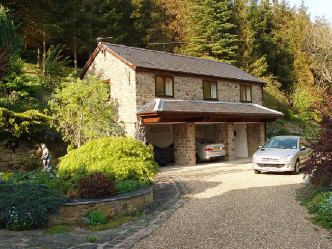 HOUSE FOR SALE IN PANDY NEAR GLYN CEIRIOG, NEAR LLANGOLLEN, NORTH WALES