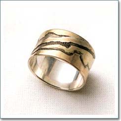 Oro amarillo, rosa y plata 925 en mokume-gane. Grabado al &aacute;cido y oxidado