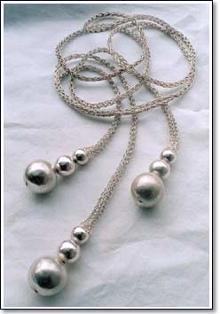 Collar tejido de un hilo, bolas de plata 950