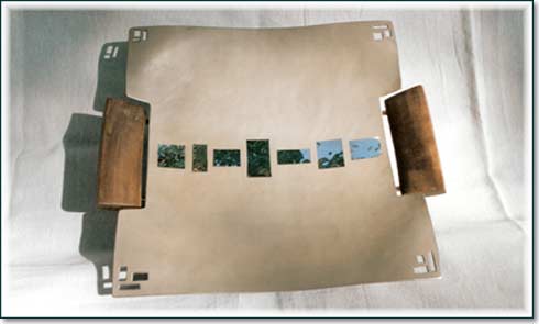 bandeja en alpaca satinada y pulida,con asas en madera de lapacho