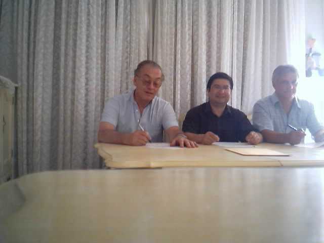 Firma protocolar de Apase