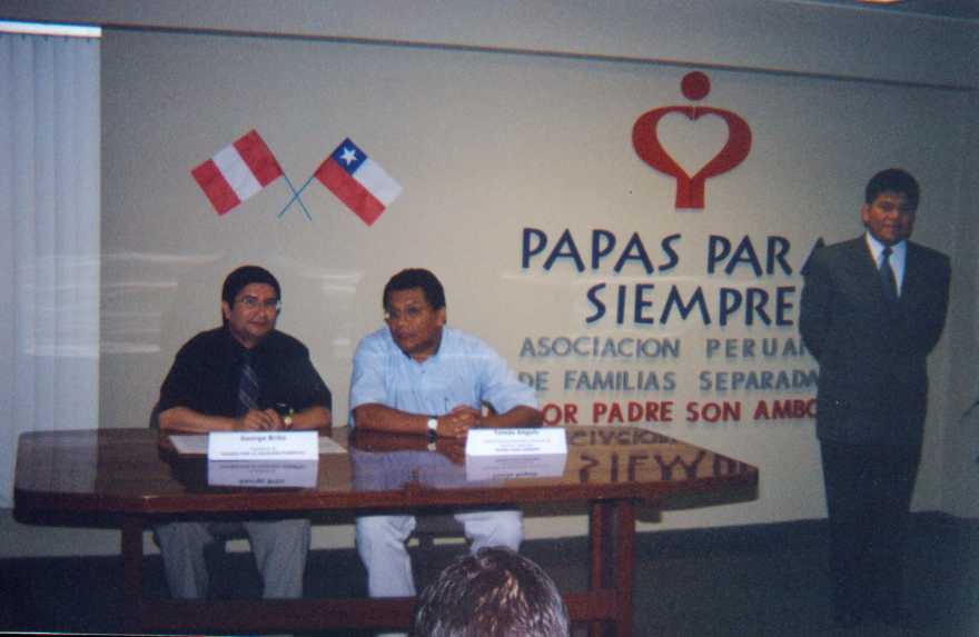 Firma protocolar de Pap�s para Siempre