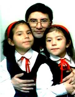 Foto de las hijas junto a su Pap�