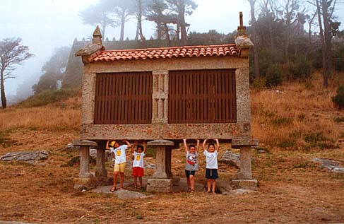 bayona2.jpg (41013 bytes)