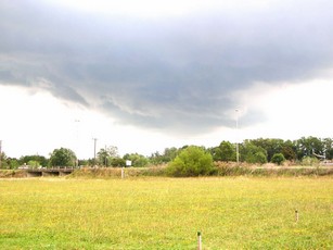 Nube sobre campo de vuelo
