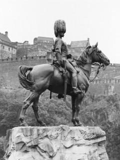Scots Greys memorial with Castle in background