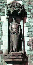 William Wallace stands guard at the Castle gate 