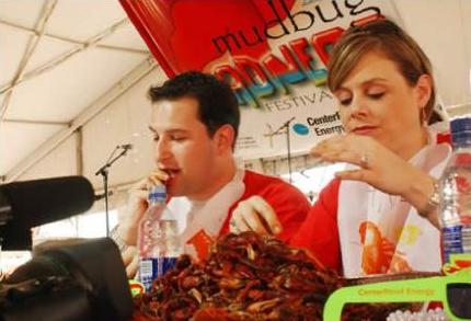 Which one can eat more mudbugs?