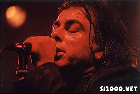 Aki u Sloveniji - Hala tivoli Ljubljana, 9. 11. 2001. (preuzeto sa www.si2000.net foto by Ale� Lončar)