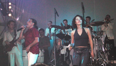 Zvonimir Bučević, Aki Rahimovski, Neven Mijač, Tina Rupčić i puhaća sekcija