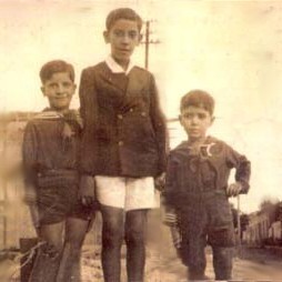 3manos.jpg (16471 bytes)