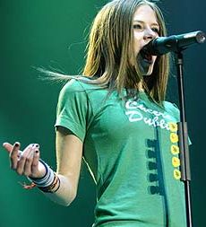 www.showbizireland.com/images/stars/avrillavigne3.jpg
