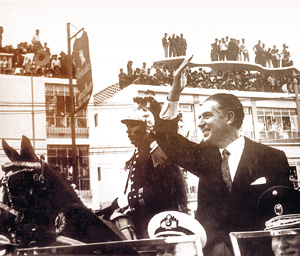 adelante3.jpg (51971 bytes)