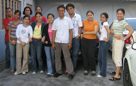 (L-R) Gilbert, Mariel, Pau, Alfredo, Mon, Nestle, Reya, Ely, Neil, Jiyas, Pinay, Idadudes