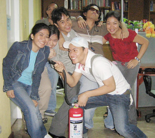 L-R: Master Lisa, Jiyas, Gilbert, Mr. Loya Loya, Loyne, Ida, & VJ