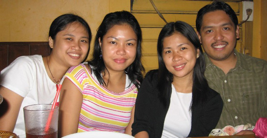 medyo hawig ata kami ni manang lanie dito