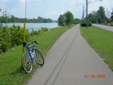At Port Weller there is an excellent Bike Path along the Welland Canal. I followed it until Queenston Road which I used to get to Queenston on the Niagara River.