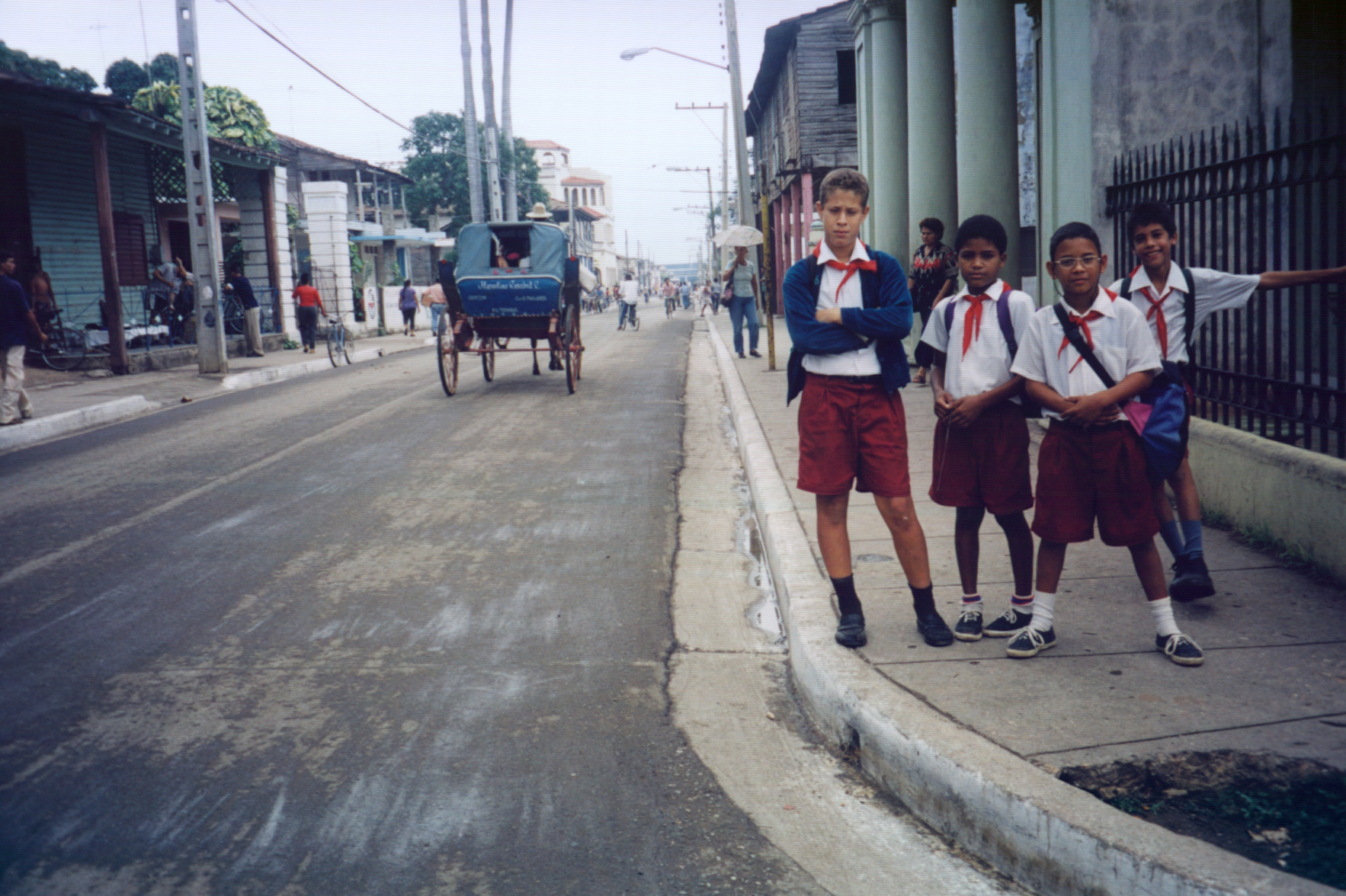 Click on the school kids in Niquero to go to my Eastern Cuba page.