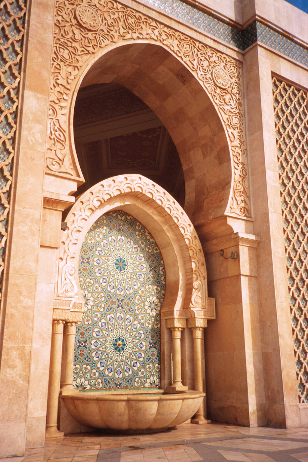Click on the ablution fountain to go to my MOROCCO 2001 page.
