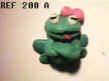 200_A_GRENOUILLE_VERTE_NOEUD_ROSE.JPG (6277 octets)