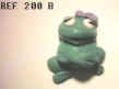 200 B GRENOUILLE VERTE NOEUD MAUVE.JPG (7919 octets)