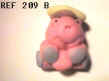 209_B_HIPPOPOTAME_ASSIS_ROSE_CASQUETTE_JAUNE_ET_MARRON.JPG (8543 octets)