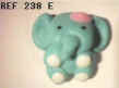 238_E_ELEPHANT_ASSIS_VERT_BLEU_CHAPEAU_ROSE.JPG (8283 octets)