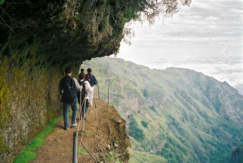 Path between Pico do Arieiro and Pico Ruivo