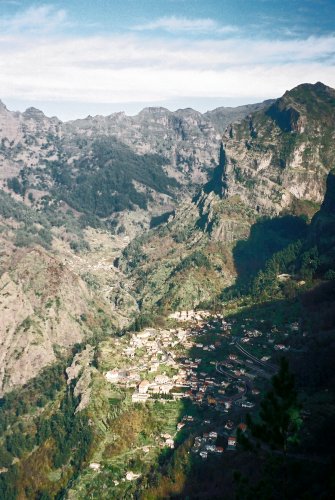 Descending down into Nuns Valley from Eira do Serrado