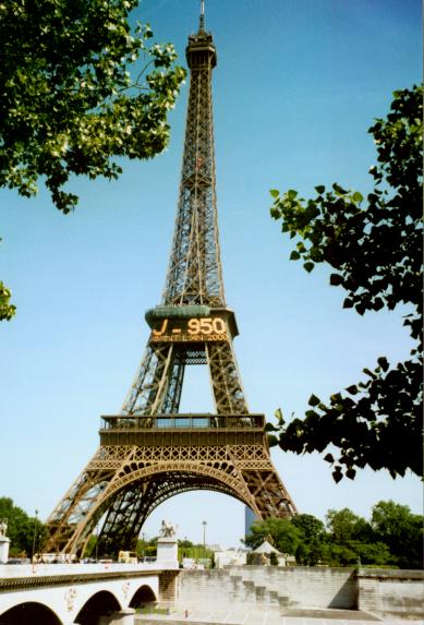 The Eiffel Tower, with 950 days to go to the Year 2000