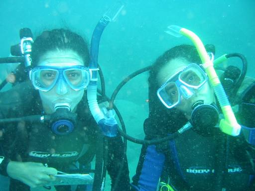 Lina y Mafer trabajando