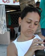 Monica hace caras