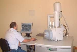 Scanning Electron Microscope (SEM)