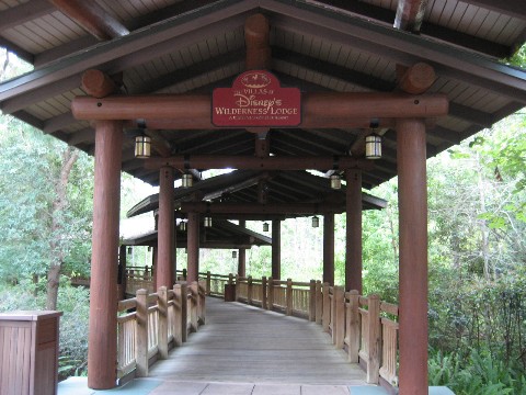 The walkway from the main lodge to the Villias.