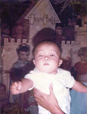 sa COD 2 sa cubao...bata pa c jonathan, mayabang na...future baby boy namin...