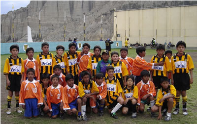 Partido contra The Strongest y Autorizaci&oacute;n estatal de la Escuela de f&uacute;tbol.