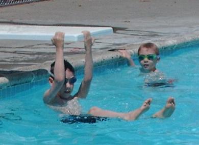 Sam & Max in pool