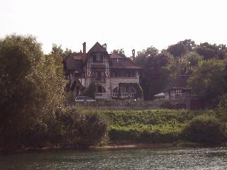 Early 20th century mansion along the Seine