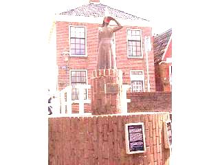 Statue of the wealthy woman in Stavoren