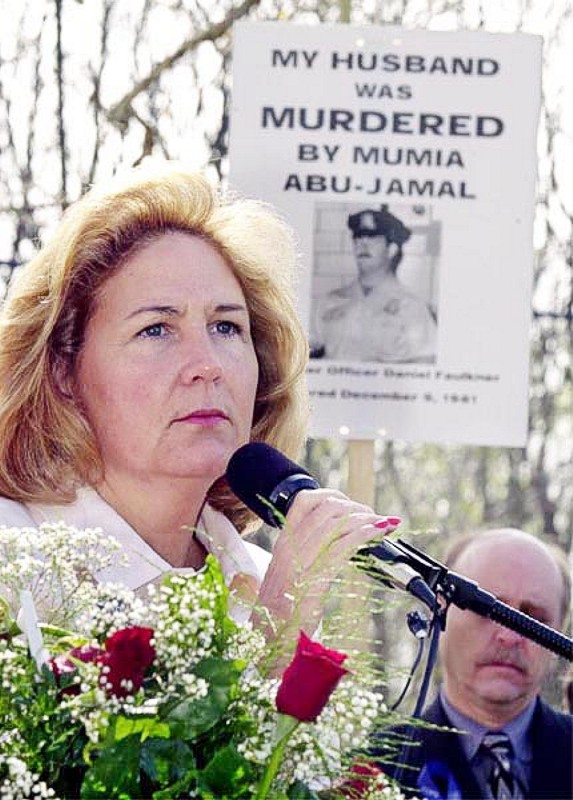 Maureen Faulkner bei einer �ffentlichen Rede