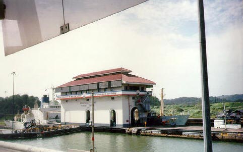 lock2.jpg (94625 bytes)