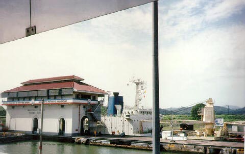 lock3.jpg (94113 bytes)